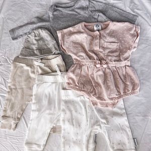 Baby Girl’s Gerber Clothing 6 pc Lot, Size 0-3 Month